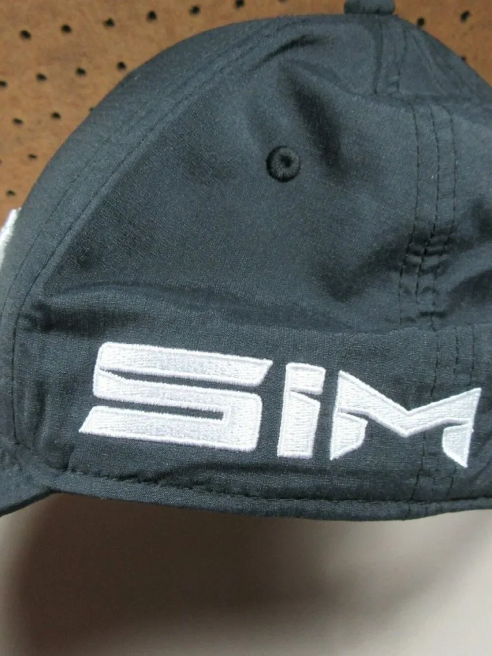 TaylorMade mens gray Sim tp5 strapback golf hat OS EUC